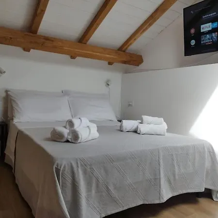 La Finestra Sul Ladiri Apartment *